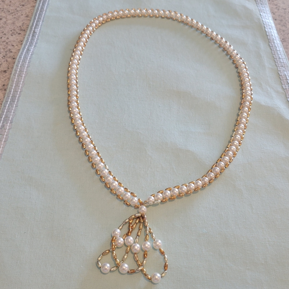 VERY PRETTY FOX PERL NECKLACE 30 " LONG GOLD AND WHITE COLOR.